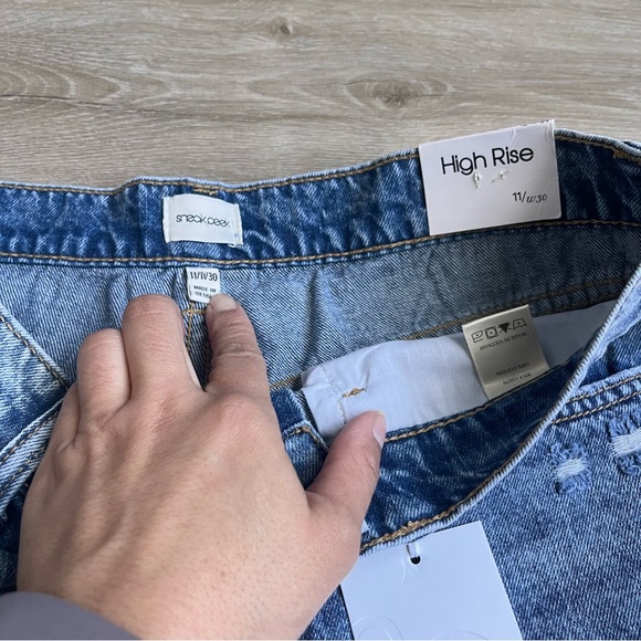 Sneak Peek Jeans Womens Straight Leg High Rise Medium Wash Distressed SZ 30 NWT - Picture 3 of 5